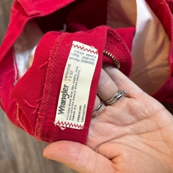 Wranglers, 7 x 32 ladies button fly red denim jeans with raw hemline - Picture 7 of 8